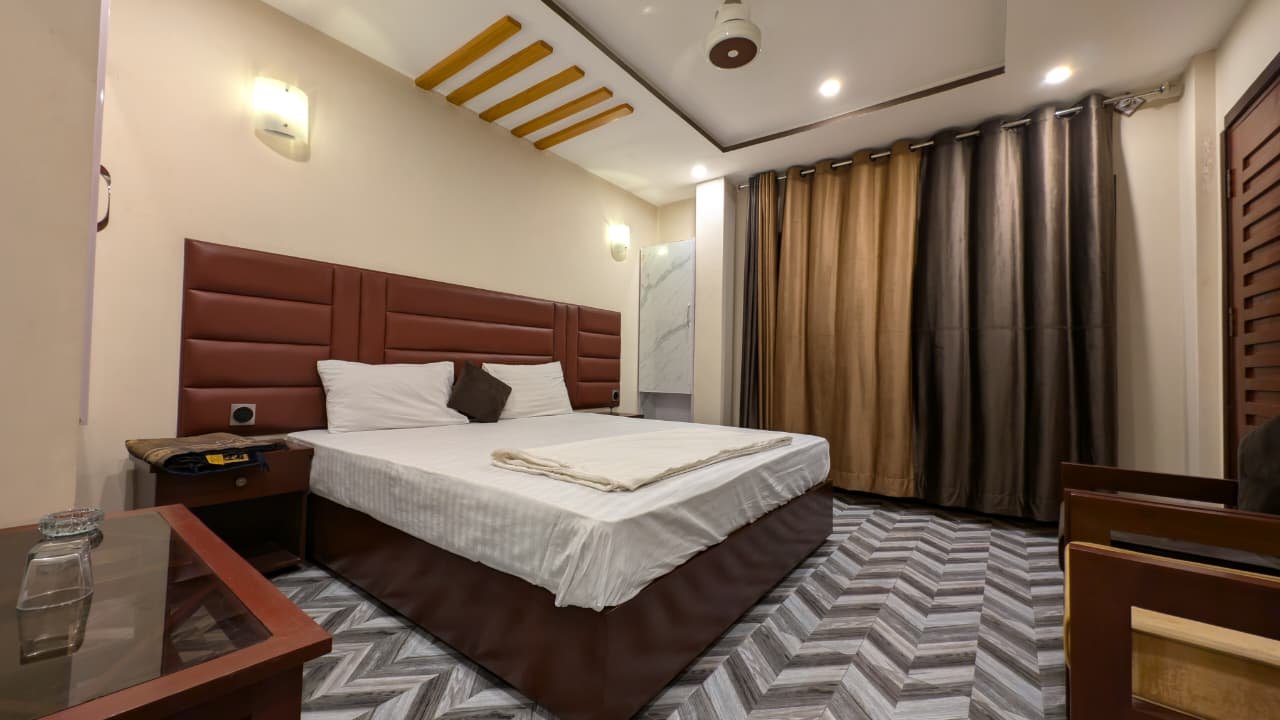 Paras Continental Hotel